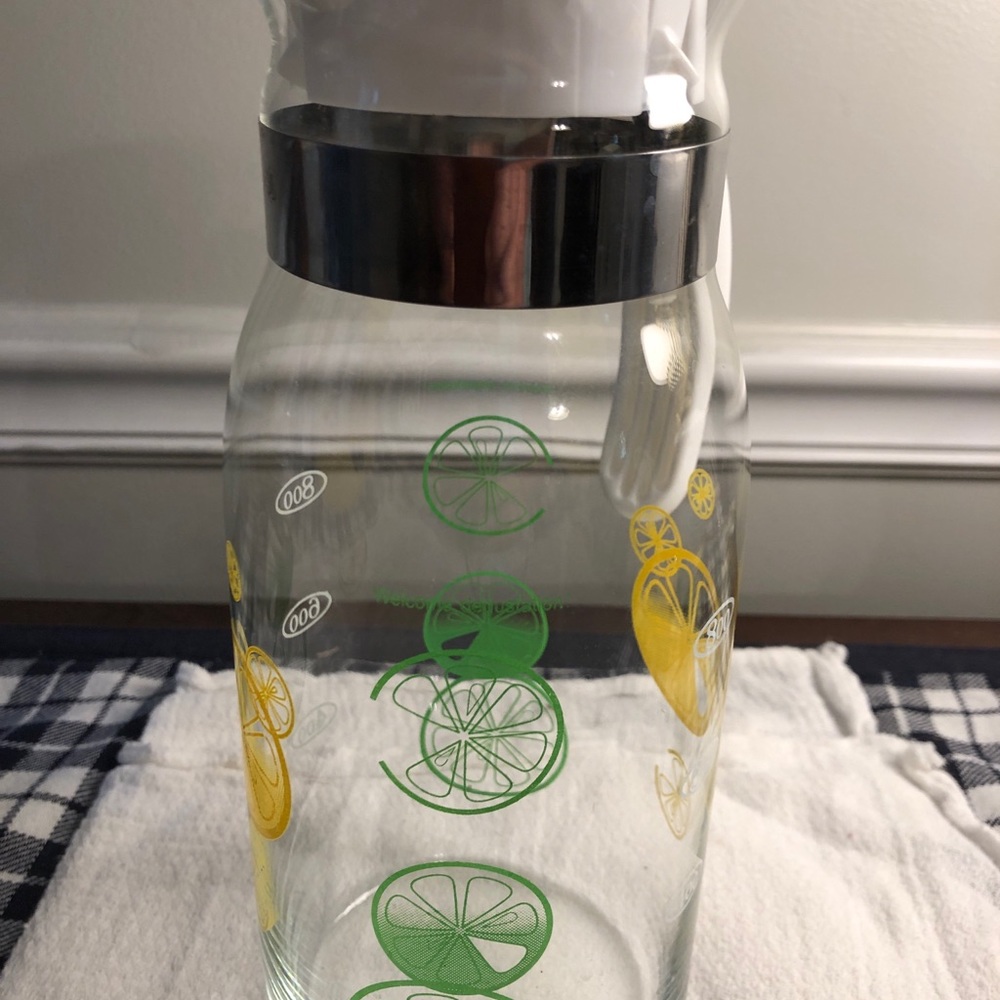 Vtg Pyrex Lemon Lime Pitcher Carafe W/Lid  1 Qt 1j